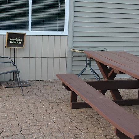 American Host Inn Hart Esterno foto